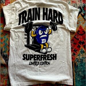 Super fresh Blue M&M tee